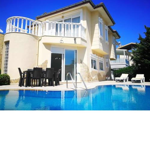 Sleeps 6, Luxury Holiday Villa with Private Pool AWZ 285
