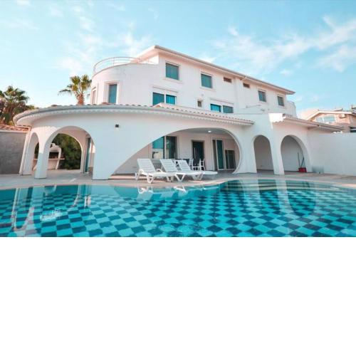 Sleeps 6, Private Pool Villa - AWZ 291
