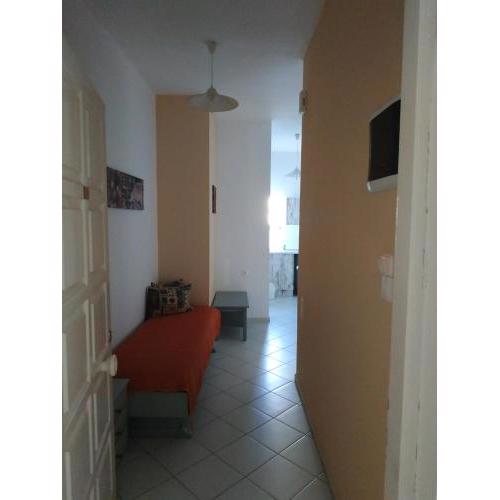 Small Apartment for 3 pers 70meters from the beach