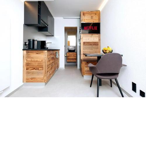 Small but WOW! Studio with pool @ the central lake