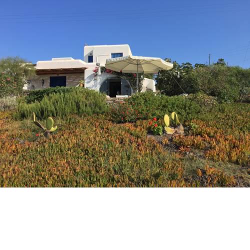 Small Villa for a Family or two couples very close to the sea with awesome view