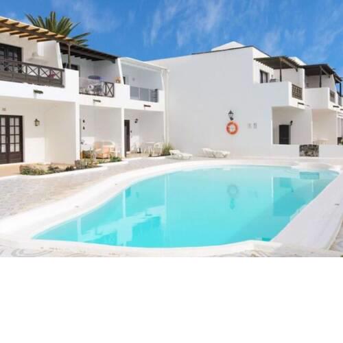 Snug Apartment in Puerto del Carmen with Private Terrace