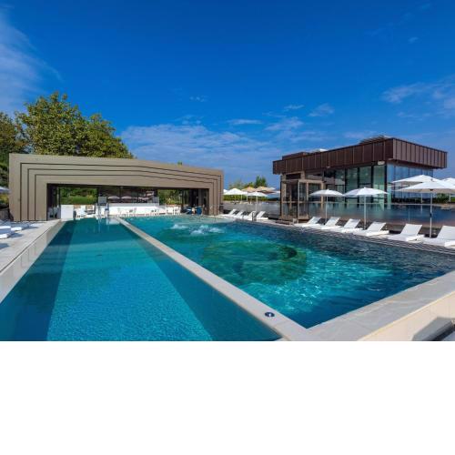 Snug holiday home in Castel San Pietro Terme with hot tub