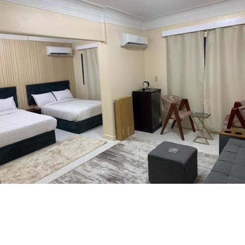 Snug Pyramids Lodge
