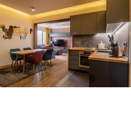 Sofia Gem: Stylish 2BD Flat with Central Location