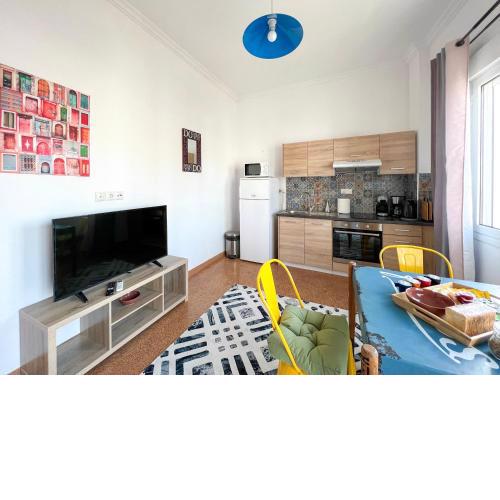 SOHO Artsy 55sq meters apt. with Acropolis view