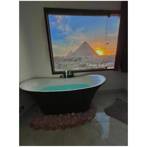 Sola Pyramids inn