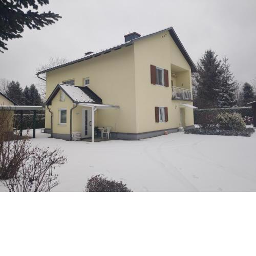 Sonnenhaus in der Vulkanlanderegion