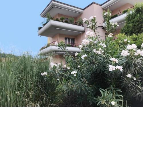 Sonnige 35 Zi-Ferienwohnung in Caslano