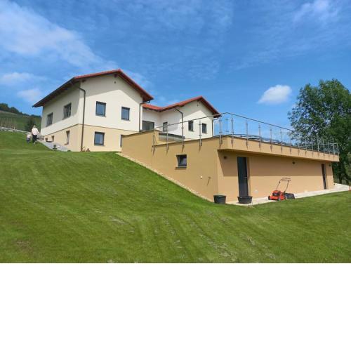 Sonniges Appartement mit Pool