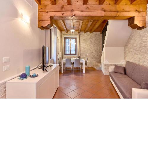 Sophie du Lac apartment