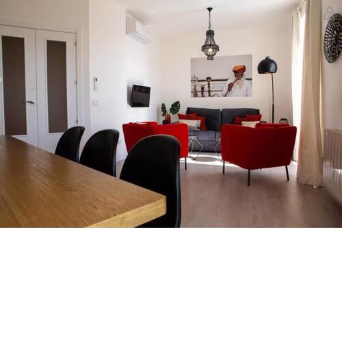 Sophisticated 3Bed with Balcony 2min to tube