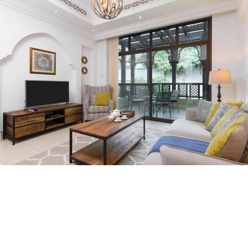 Souk Al Bahar Al Tajer, Burj Khalifa - Mint Stay