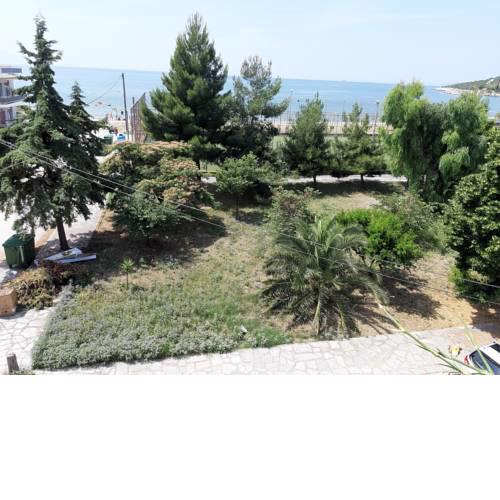 Soula's Sunshine Green Apartment