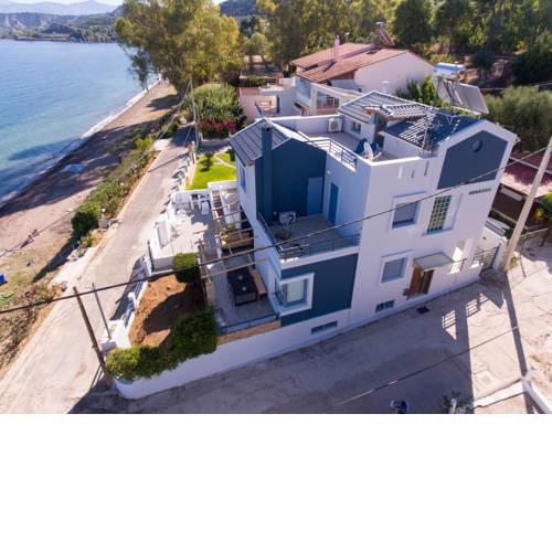 Spaceous comfortable villa right by the sea
