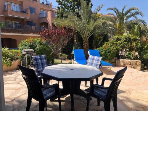 Spacious 2 bed groundfloor apartment in Limnaria Gardens
