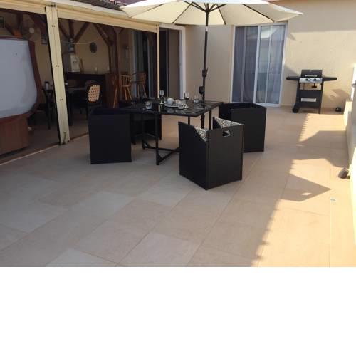 Spacious 2 Bed Penthouse Apart