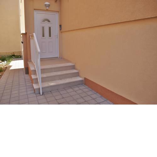 SPACIOUS 2-BEDROOM APARTMENT WITH TERRACE AND PARKING