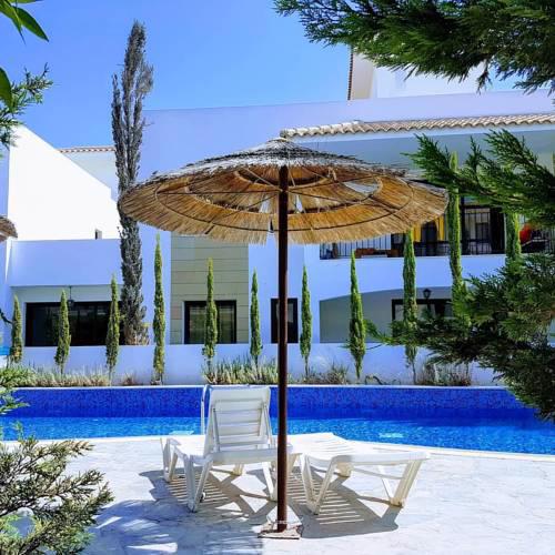Spacious 2 Bedroom Penthouse With Large Veranda