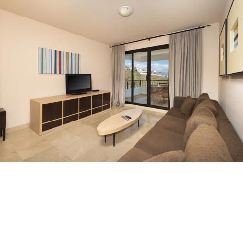 Spacious 2 bedrooms apartment side sea view