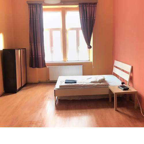 Spacious 2 bedrooms one minute from Metro