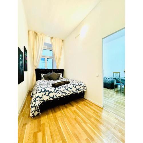 Spacious 2BR Apartment 10 MinTransport to Stadthalle