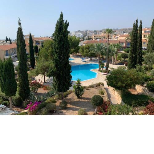 Spacious 3 bed, 2 bath maisonette in Regina Gardens