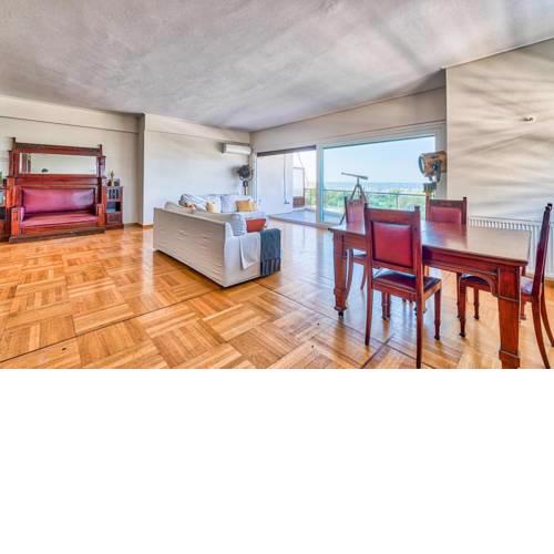 Spacious 3 bedroom apartment in Alimos