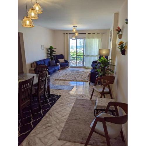 Spacious 3 bedroom apartment with a sea view.