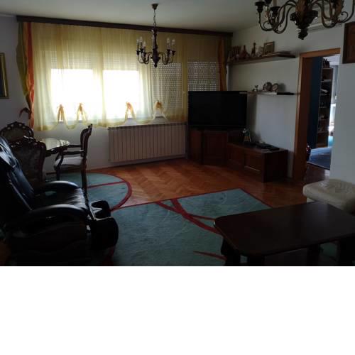 Spacious 3 bedrooms apt, center, FREE parking