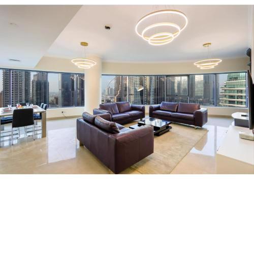 Spacious 3 BR Suite with Marina View - Near Marina Mall