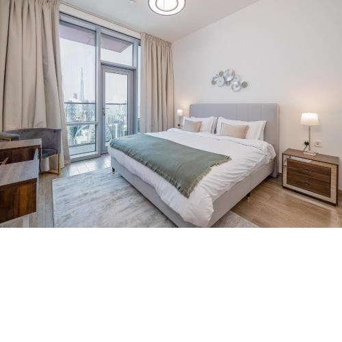 Spacious 3BDR Apartment and maid room with Burj Khalifa View