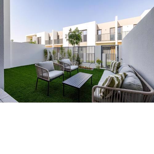 Spacious 3BDR Townhouse I Garden I Tilal Al ghaf