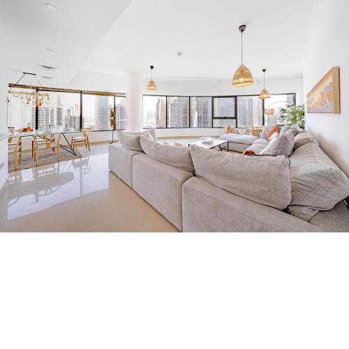 Spacious 3BR with 180˚ Dubai Marina Views