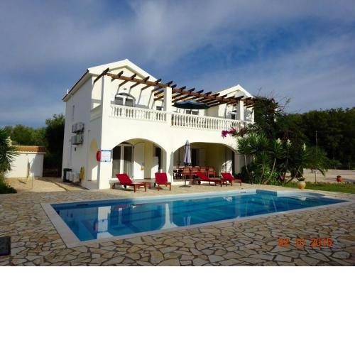 Spacious 5 Bed Villa with pool in Kefalonia