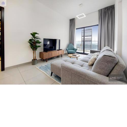 Spacious and Bright 1BR in JVC!