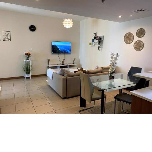 Spacious and Bright Apartment in Dubai Marina