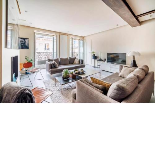 Spacious and bright apartment in Paris 2nd