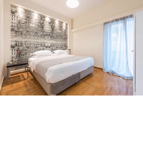 Spacious and bright apt next to Kolonaki square