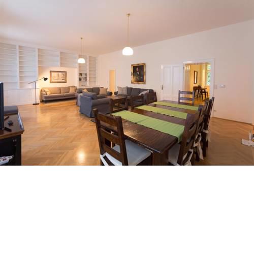 Spacious and central Saenger apartment