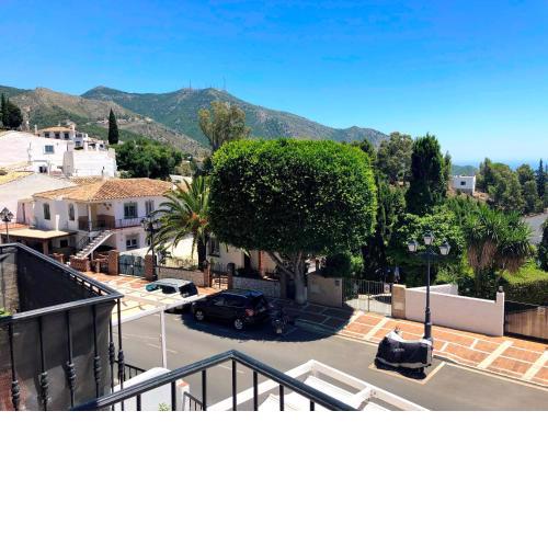 SPACIOUS AND LIGHT TWO BEDROOM APARTMENT IN MIJAS!