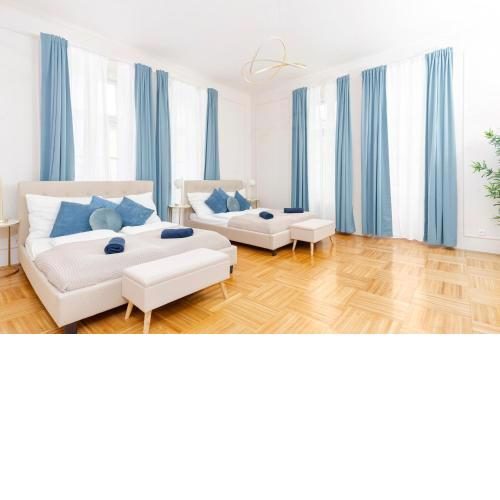 Spacious and Near Metro, Perfect for Groups of 14