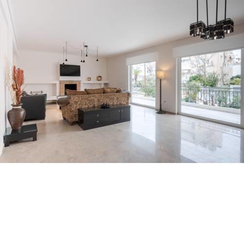 Spacious and Peaceful Apartment for 10 guests!