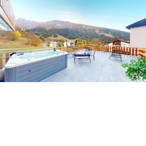 Spacious apartment - beautiful terrace with view
