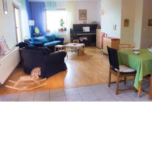Spacious apartment 10' to Prague castle