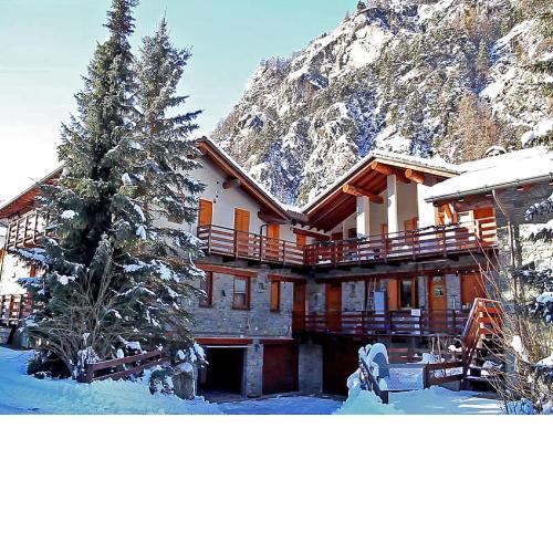 Spacious Apartment in Antey Saint Andr near Ski Lift