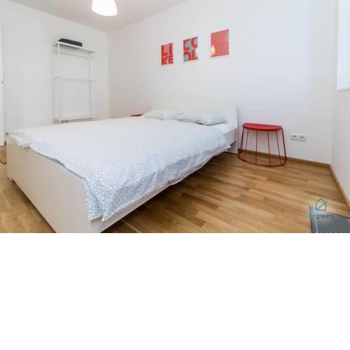 Spacious Apartment in Center Near Location