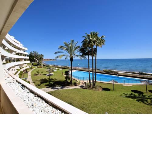 Spacious Apartment in Estepona with Swimming Pool