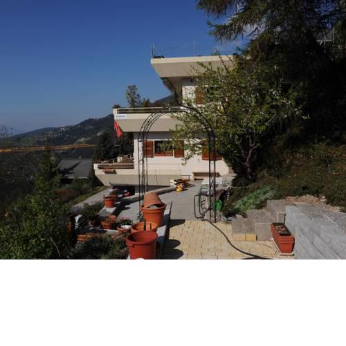 Spacious Apartment in Mollens near Ski Area