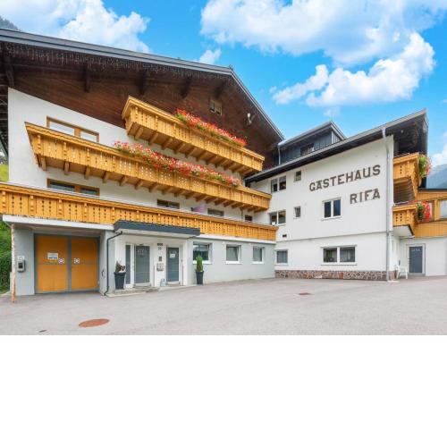 Spacious apartment near centre and ski area